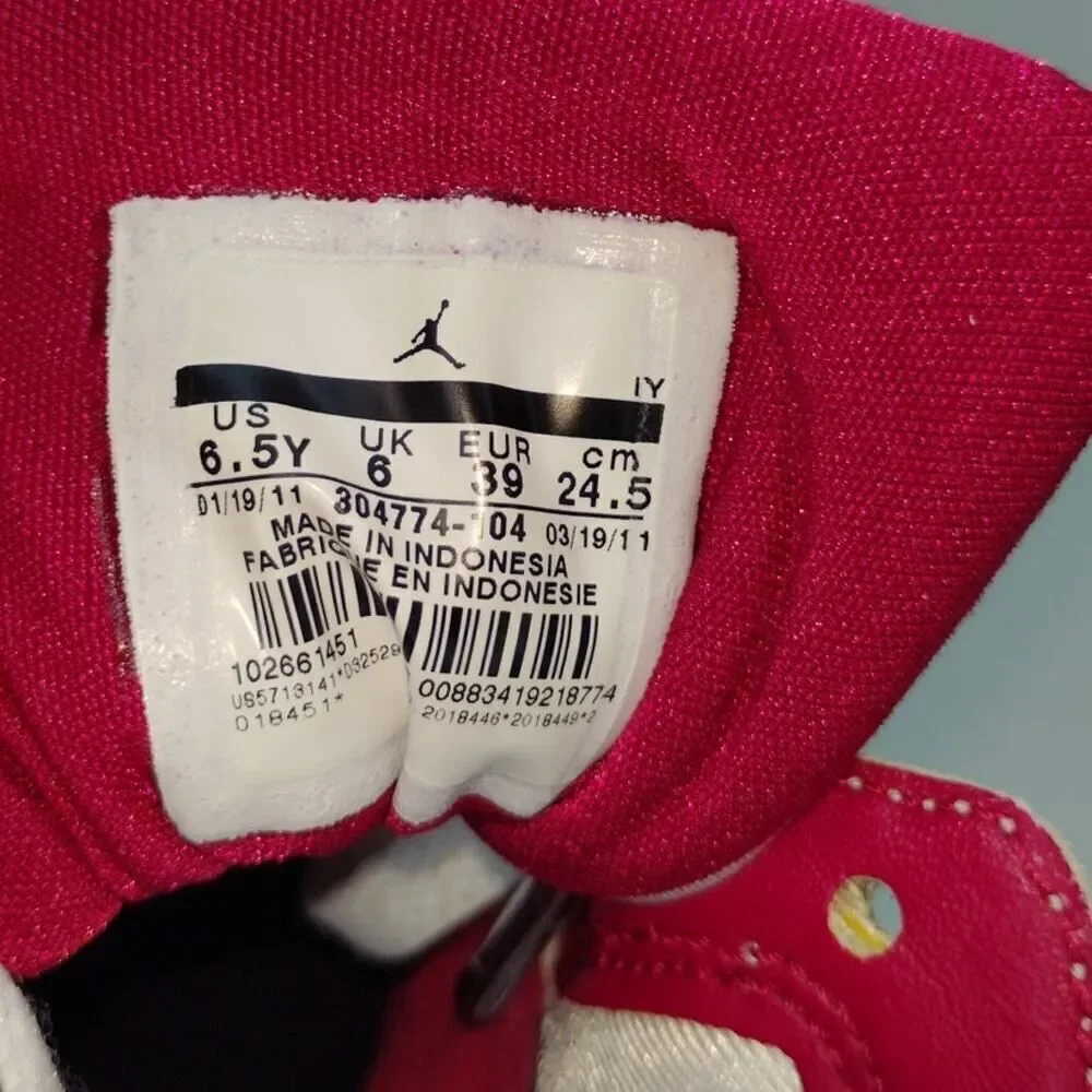 Nike Air jordan 7 Retro Boys Pre-owned Cardinal Red & White Sneakers- sz. 6 1/2Y